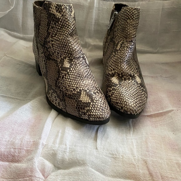 Authentic snakeskin booties - Picture 3 of 5
